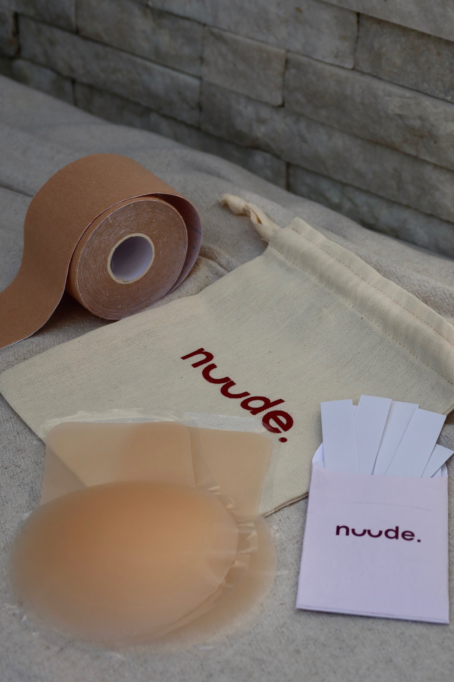 nuude.