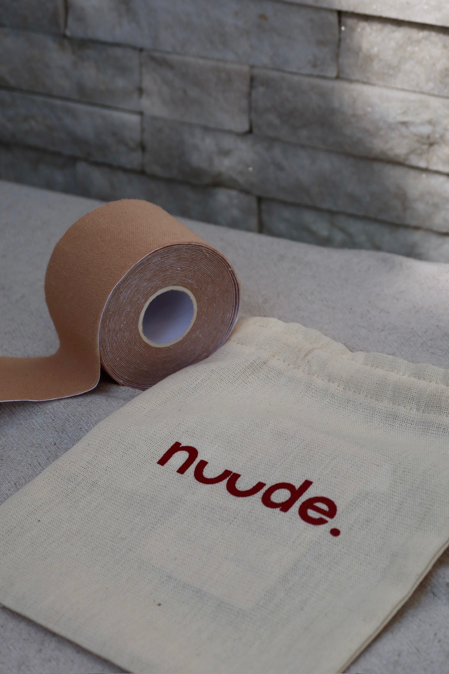 nuude.